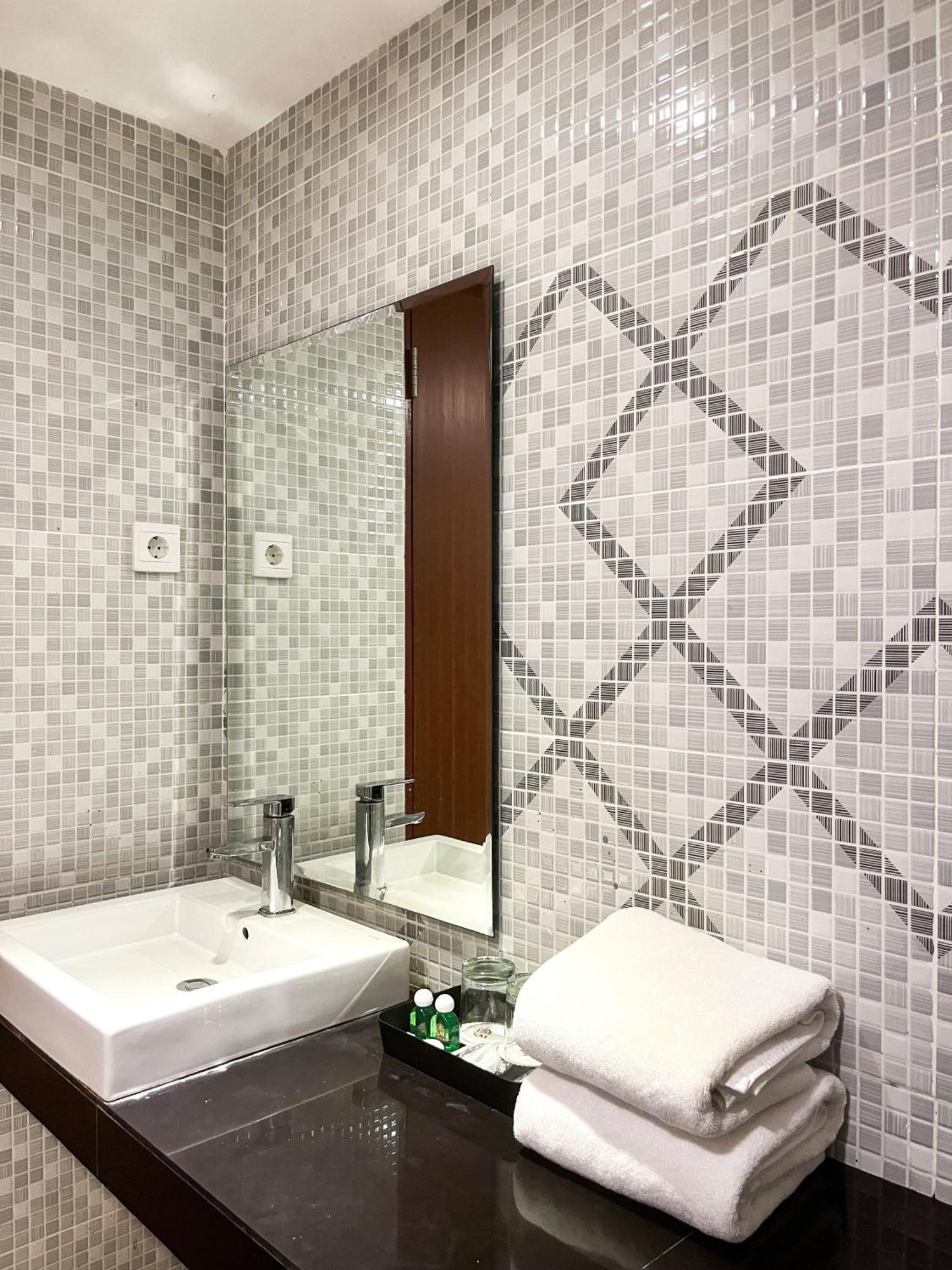 Sm Tower Hotel And Convention Berau Tanjung Redep Bagian luar foto