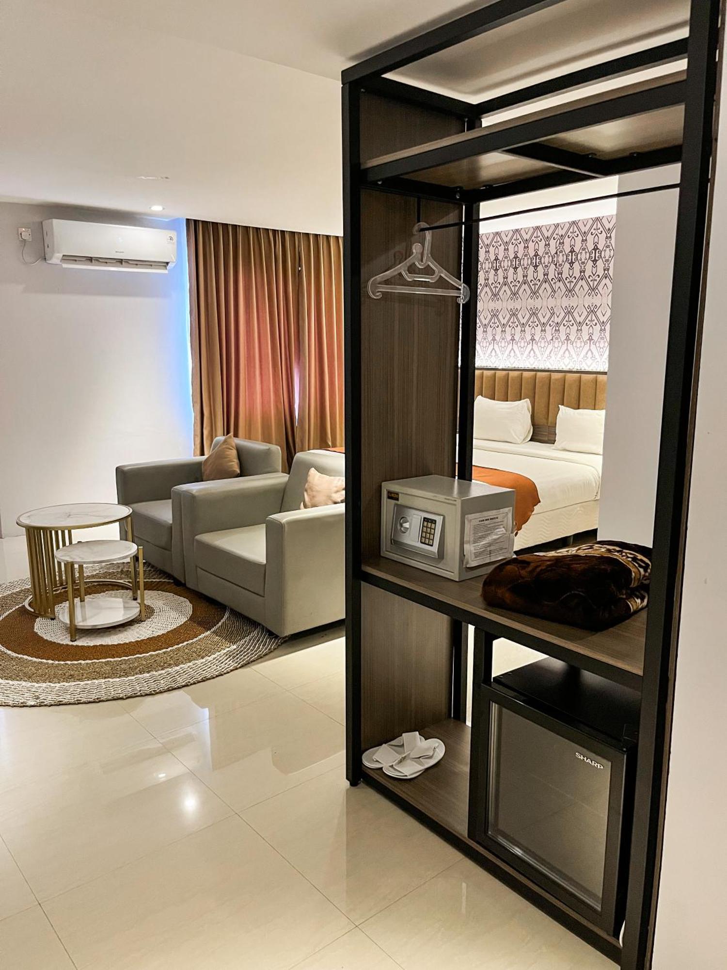 Sm Tower Hotel And Convention Berau Tanjung Redep Bagian luar foto
